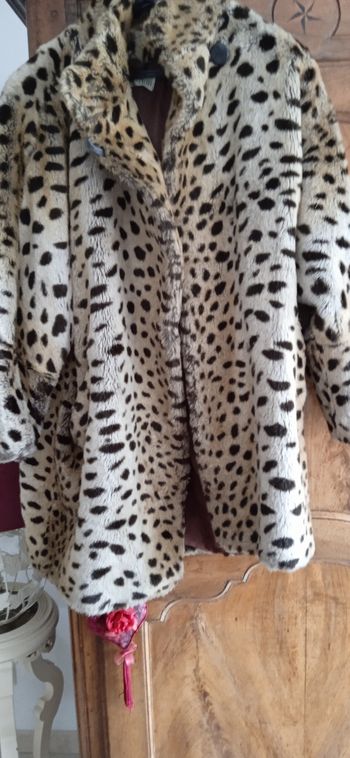 Manteau fausse fourrure