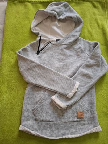 Pull à capuche gris clair