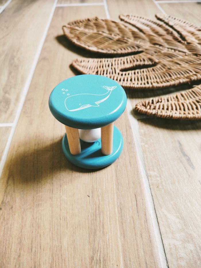 👶Rouleau Hochet Océan bleu en bois marque Little dutch