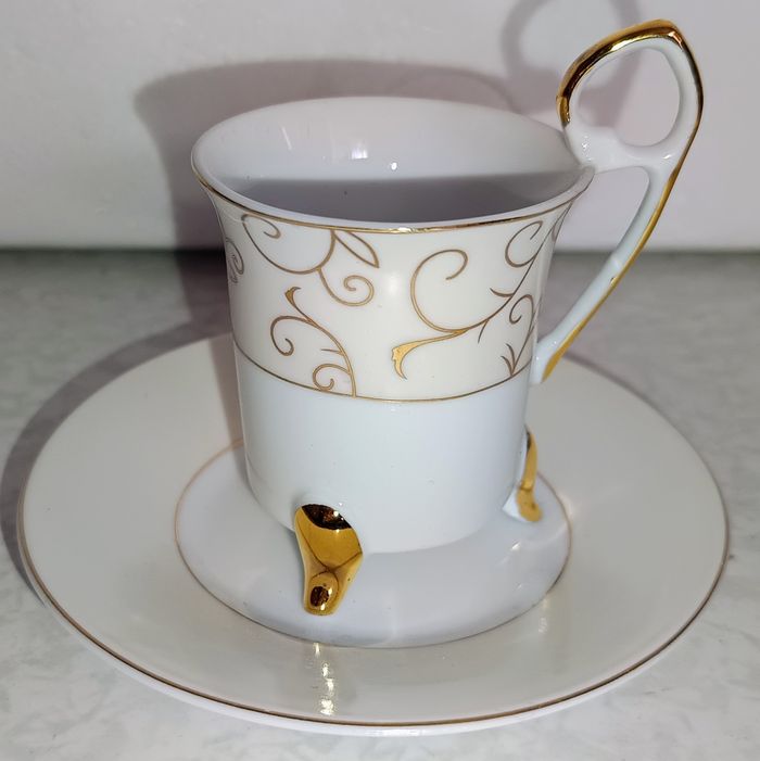 Service de 6 tasses et sous tasses, Geneviève Lethu Blanche Dorée | Anse dorée