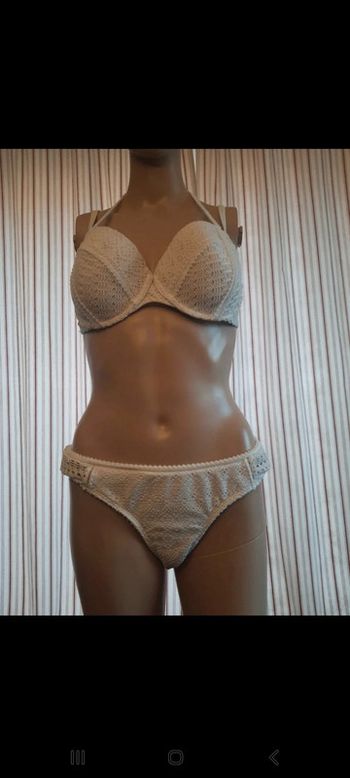 Bikini Hunkemöller haut fr/Es 95B bas L
doublé