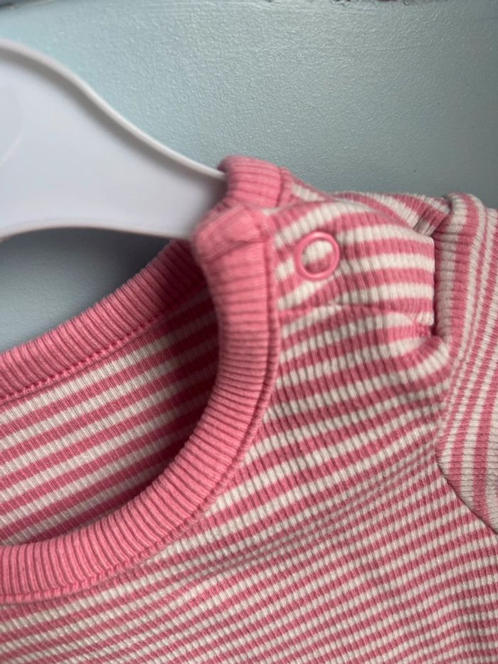 Tee shirt manches courtes rose à rayures , 6-9mois - photo numéro 2