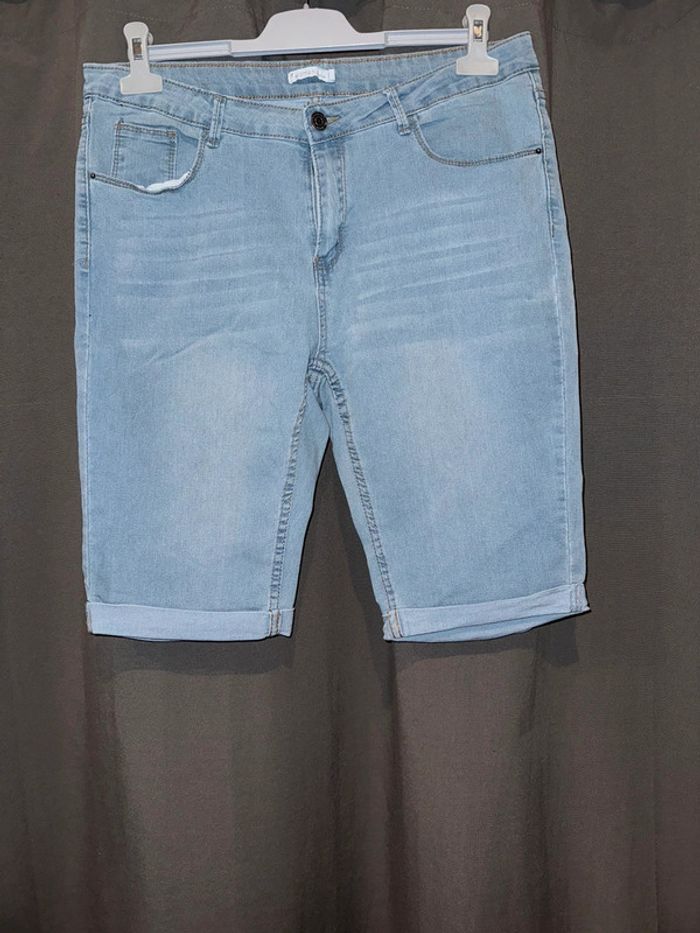 Short longueur genou léger taille 46 gemo