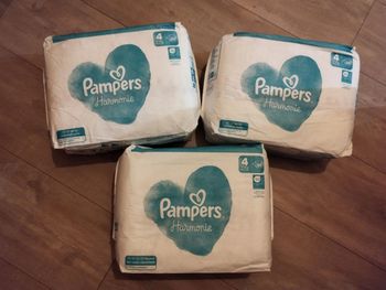 Lot couches Pampers harmonie taille 4