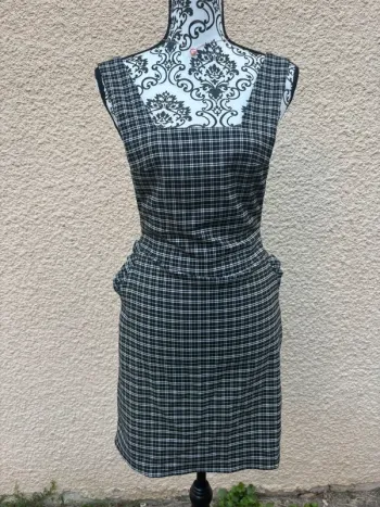 Très jolie robe noire et blanche taille S