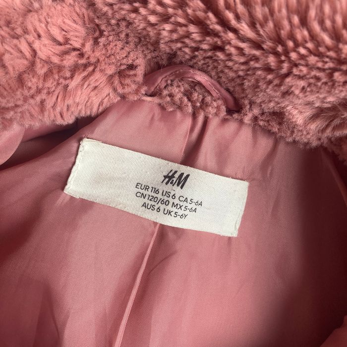 Veste fausse fourrure rose H&M – 5/6 ans (116 cm) - photo numéro 3
