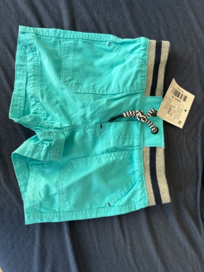 Short neuf