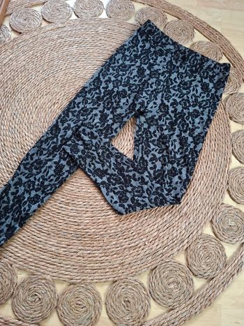 Leggings gris et noir fleur dentelle