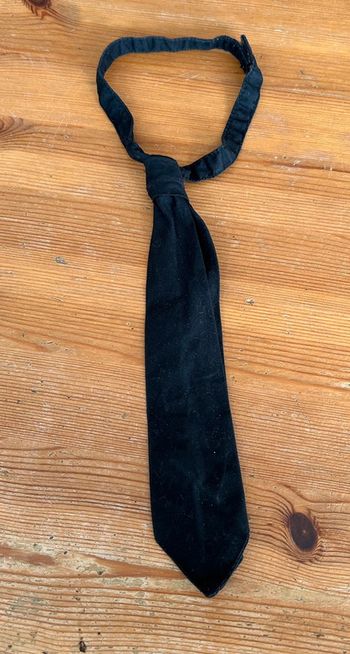 Cravate noire enfant à scratch tour de cou ~30cm
