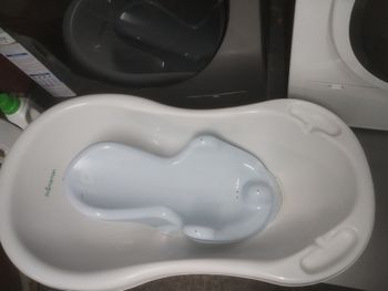 Baignoire avec son siège nouveau né