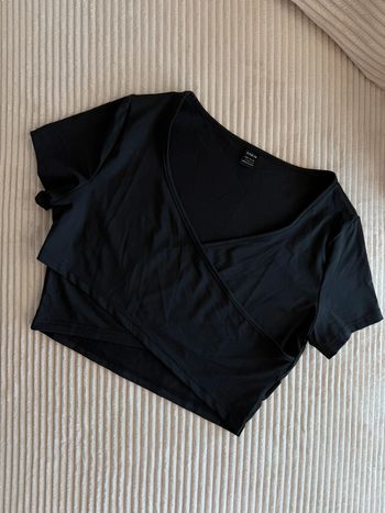 T-shirt cache cœur noir