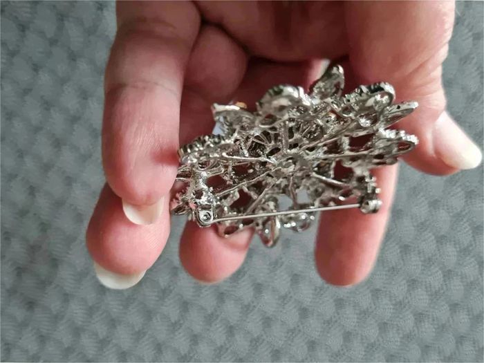 Broche rosace strassrose clair - photo numéro 3
