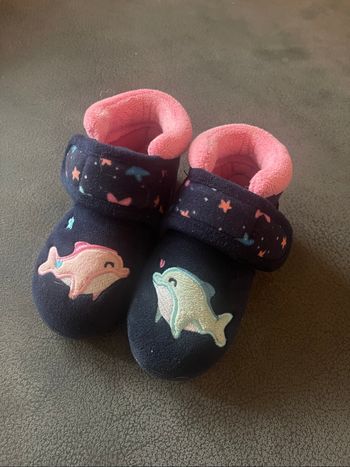 Chausson bleu et rose dauphins Isotoner