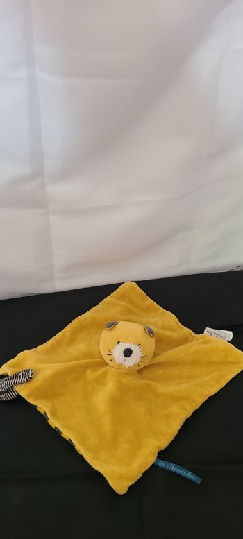 MOULIN ROTY Doudou plat Lulu le chat Les Moustaches
