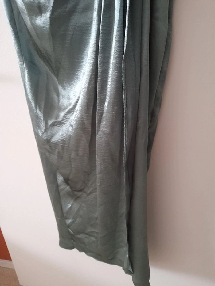 Robe longue de soirée tissu brillant - photo numéro 4