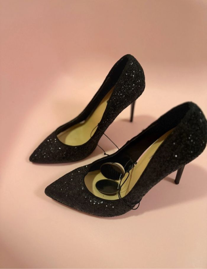 Paire d’escarpins noirs pailletés - photo numéro 3