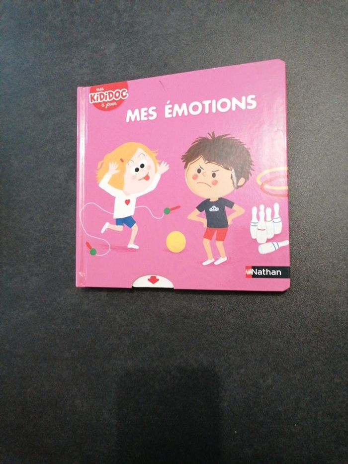 Livre à volets à soulever, languette à tirer