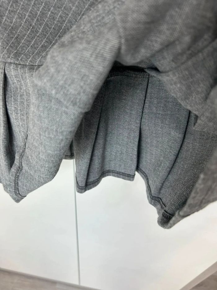 Jupe écolière grise H&M – Taille 4 ans - photo numéro 4