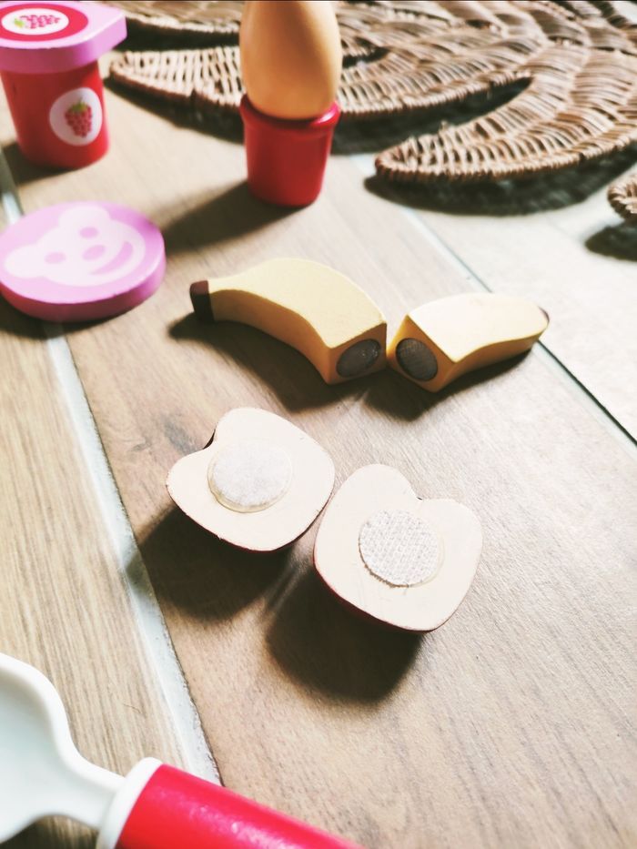 🥮 Jeu d'imitation - Dinette en bois aliments sucrés gâteaux fruits - photo numéro 2