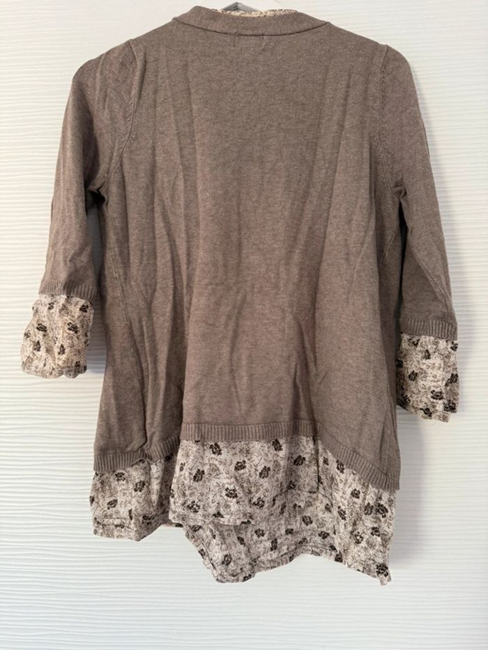 Haut maternité blouse gilet beige crème taupe à motifs fleurs et manches longues gilet intégré - photo numéro 4