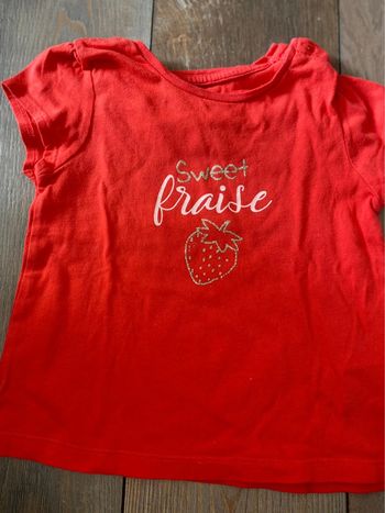 T-shirt rouge fraise 18 mois vertbaudet