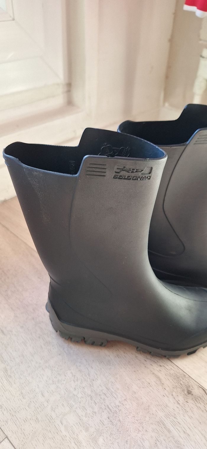 👢 Bottes en plastique noire - Decathlon – Taille 31/32 - photo numéro 4