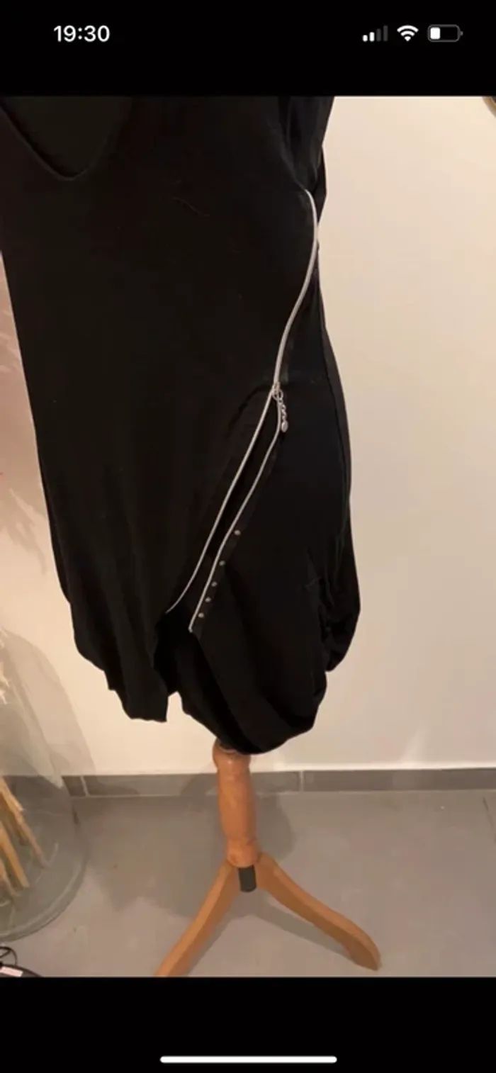 Robe noire cop copine - photo numéro 4