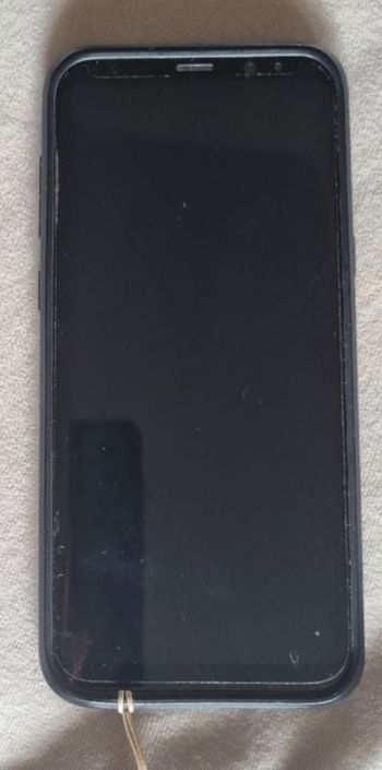 Téléphone Samsung S8+ noir avec coque