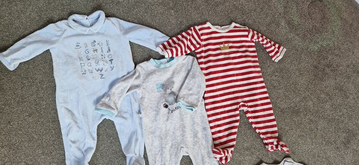 Lot de vêtements bébé hiver 6 mois - photo numéro 2
