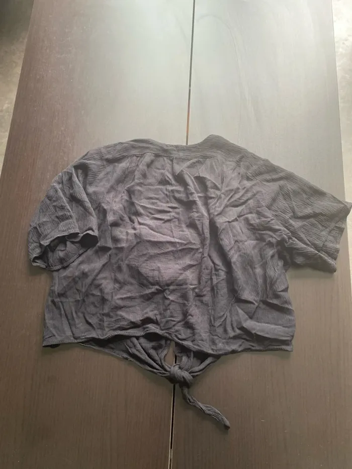 Haut léger manche courte Stradivarius en très bon état - photo numéro 6