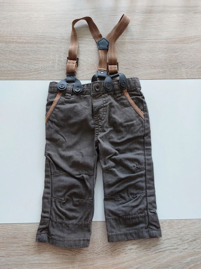 Pantalon à bretelles amovibles