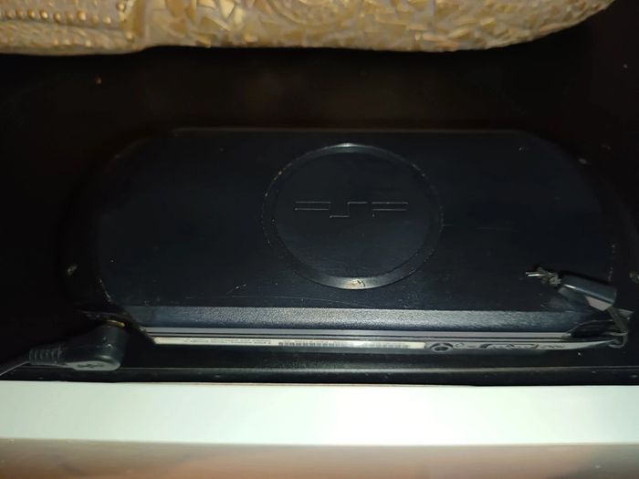 À vendre PSP vendu pour pièces fonctionnelle défaut barrette volume et Select start non fonctionnel - photo numéro 3