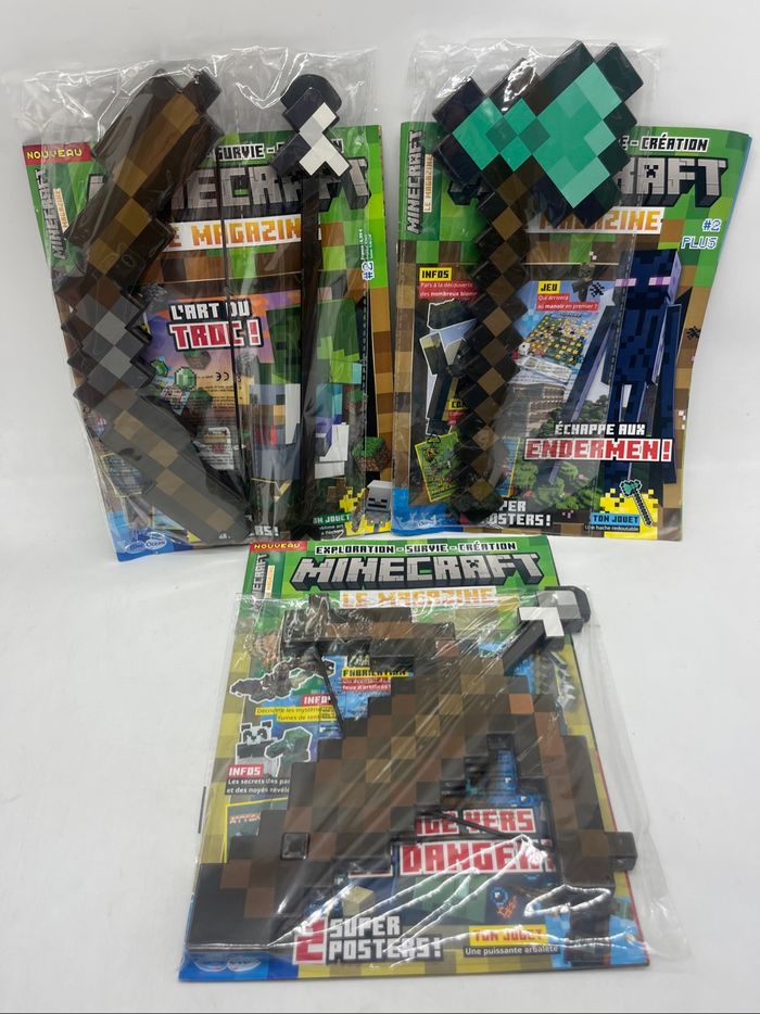 Lot de 3 magazines Livres d'activités Minecraft avec son arc et sa machette et son épée