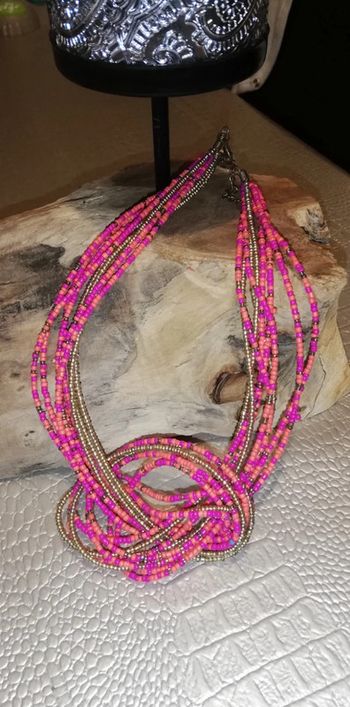 Collier perles de rocaille rose