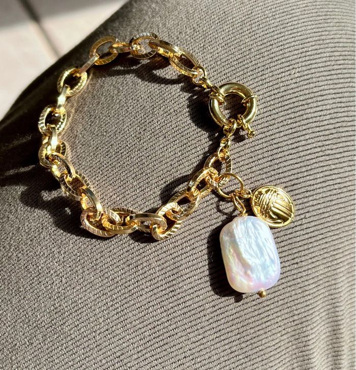 Bracelet talisman perle d’eau douce et amulette scarabée - photo numéro 3