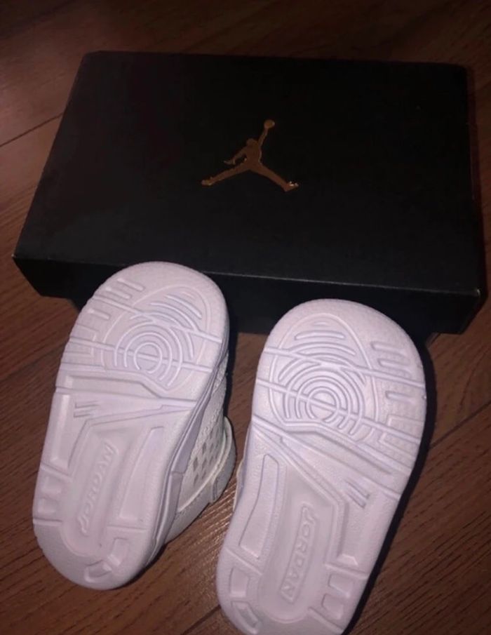 Basket Jordan bébé🌺 taille 18 flight origin 4 neuf sans étiquette - photo numéro 5