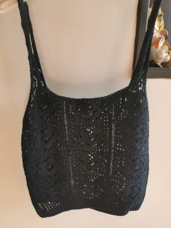 Top, débardeur, en tricot.