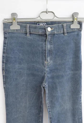 Jeans court