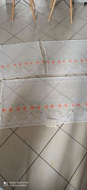 3 rideaux motifs pots de fleurs