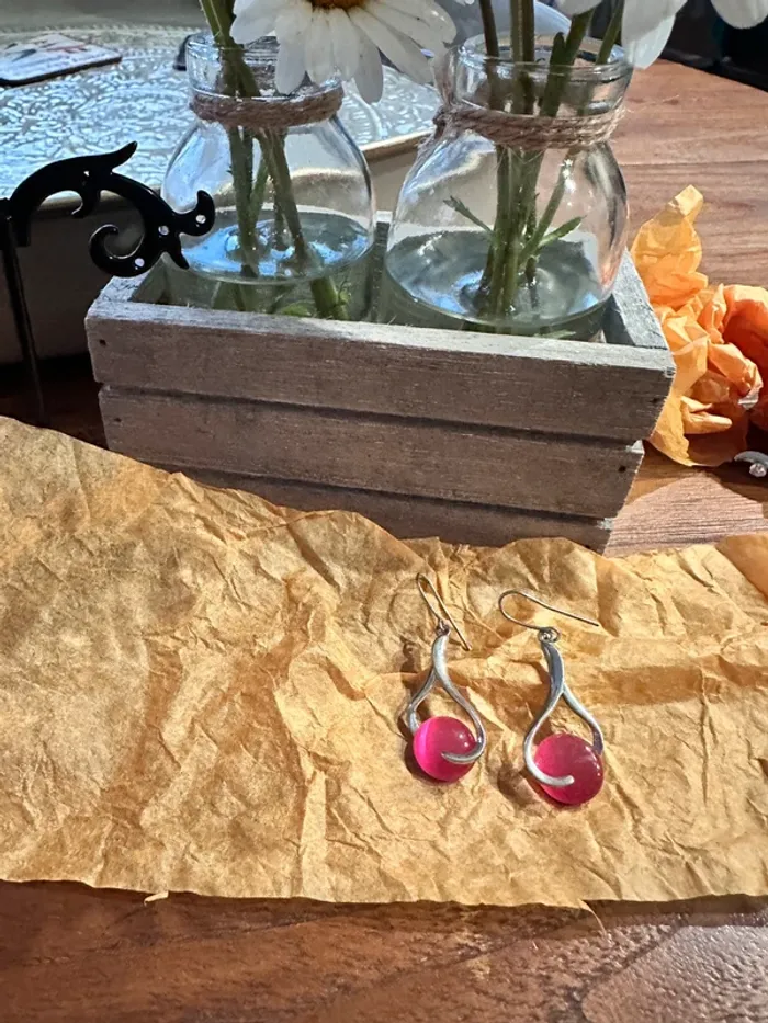 Boucle d’oreille rose et argenté boule