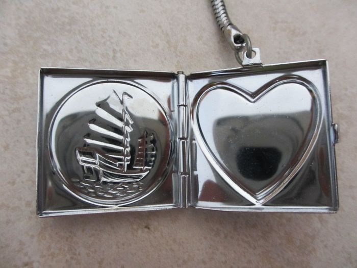 Porte-clés en métal cœur Love - photo numéro 3