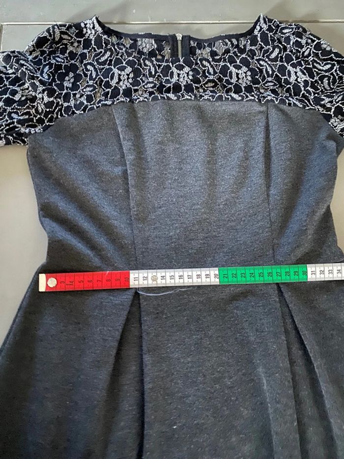 Robe Naf Naf grise avec dentelle noire taille 36 - photo numéro 14
