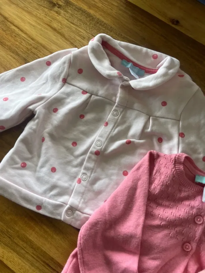 Lot gilets 6 mois - photo numéro 2