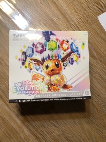 Coffret dresseur d’élite évolutions prismatiques ev8.5
