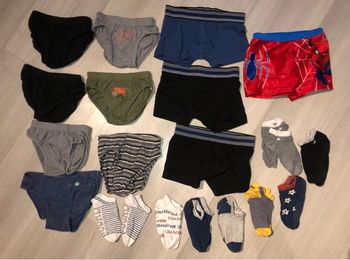Lot vêtements pour enfants