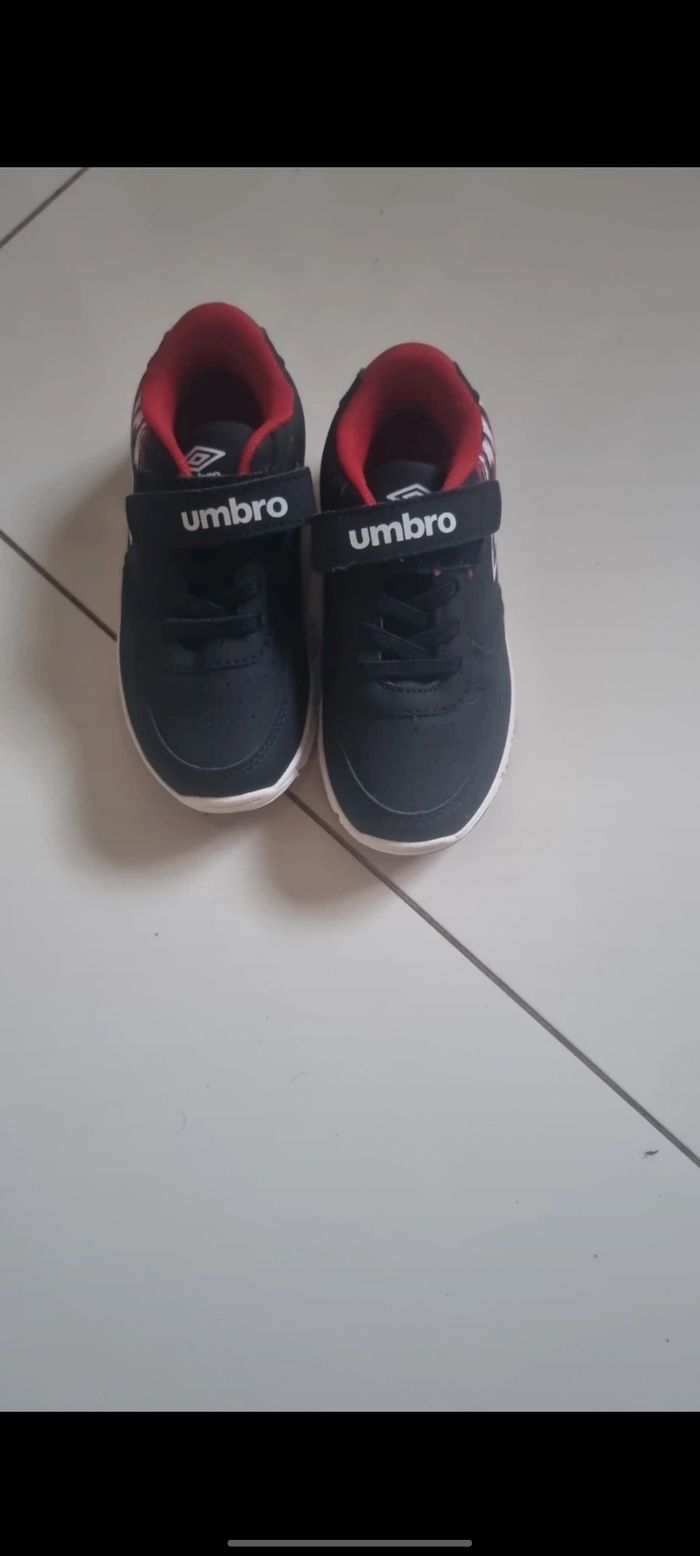Basket  à  scratch umbro taille 25