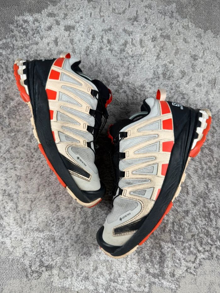 Salomon XA Pro 3D V8 - Gore-Tex - Black & White & Orange