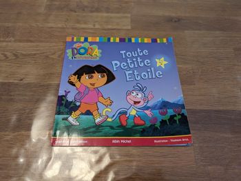 Livre Dora l'exploratrice " Toute petite étoile" Nickelodeon
