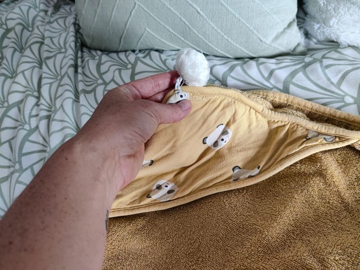 Grande cape de bain + 2 gants moutarde thème panda Vertbaudet - photo numéro 3
