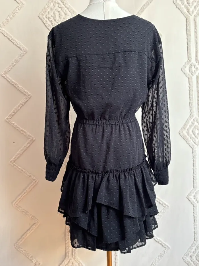 Robe noire H&M en plumetis – manches longues – taille 36 – style coquette chic - photo numéro 4